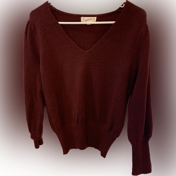 Magnolia Sweaters - NWOT Magnolia Boutique V-neck Sweater